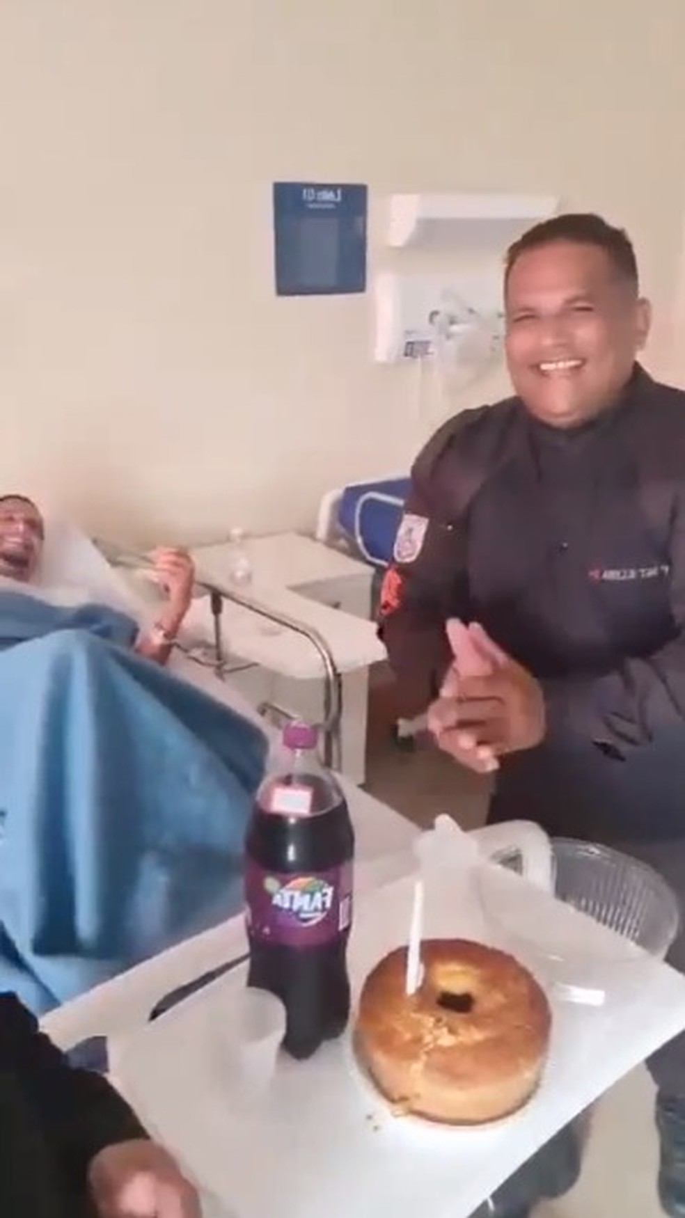 Polêmica no Rio: Policiais Militares são Flagrados Celebrando Aniversário de Miliciano em Hospital